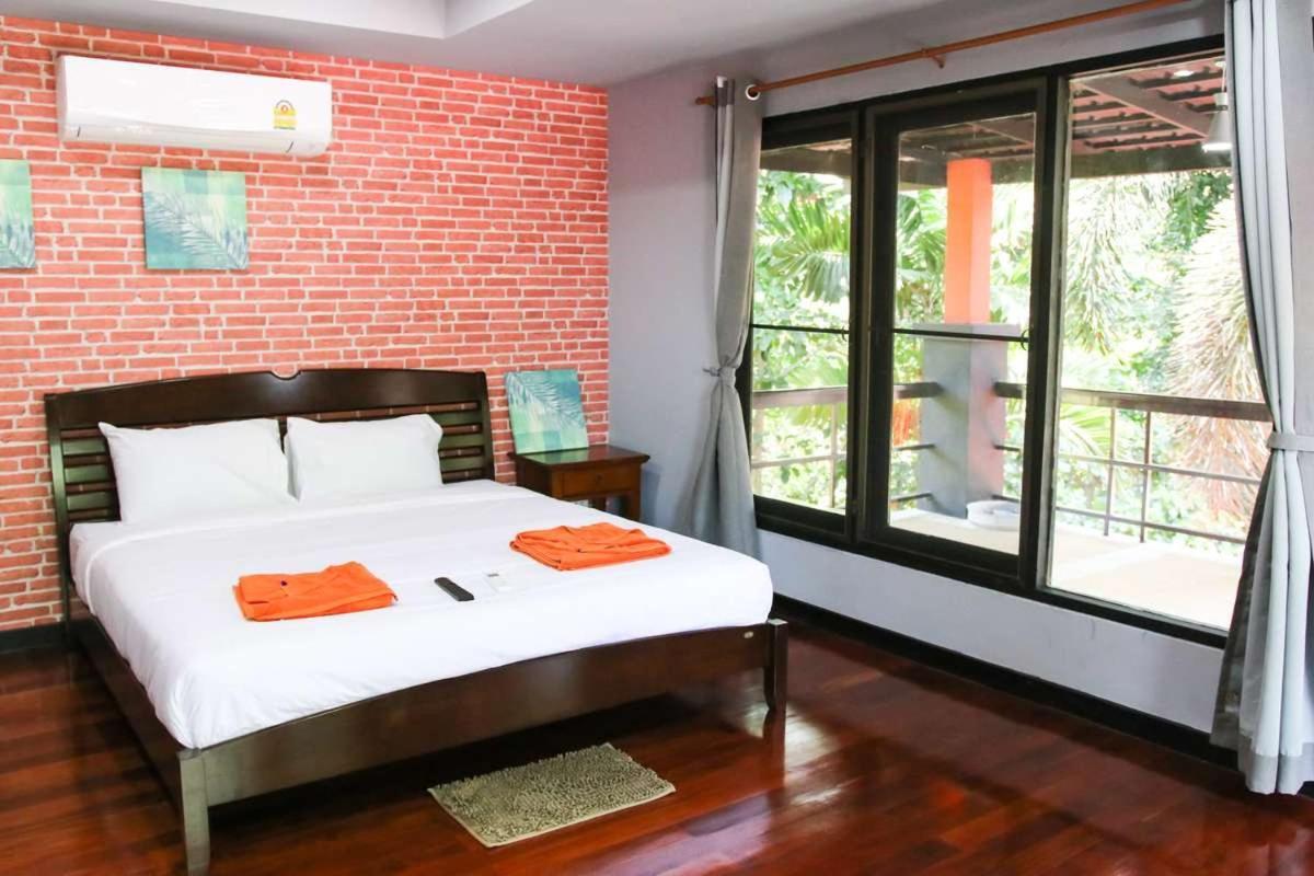 Tiger Hillside Hotel Phuket Exterior photo